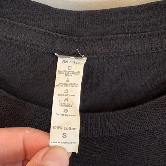 Moshi Cool Black T-Shirt with Leopard Print Lips - Picture 2 of 3